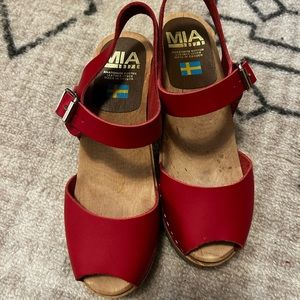 MIA Freya leather clogs